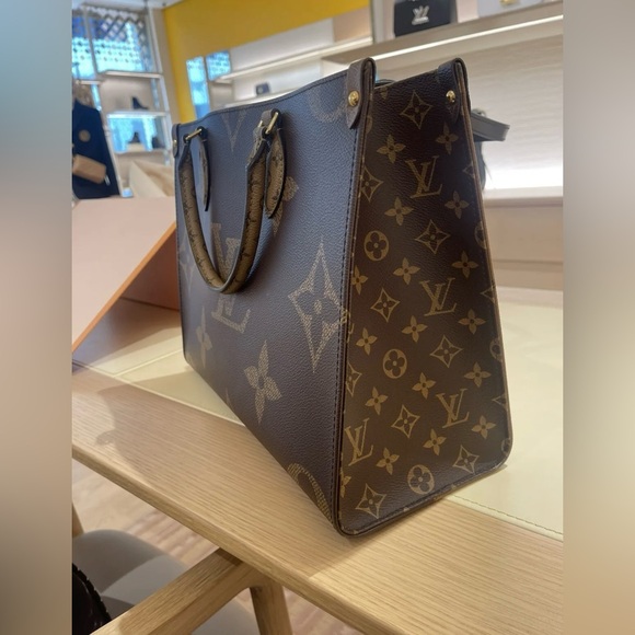 Authentic Louis Vuitton On The Go Tote MM Brown Monogram Reverse Leather New - Picture 3 of 6
